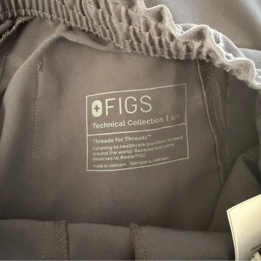 FIGS Lesage Joggers Charcoal Small Tall - Picture 8 of 10